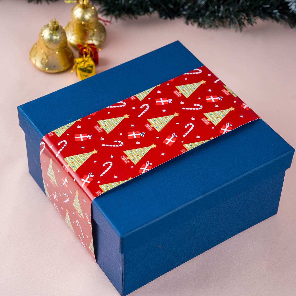 Christmas Blue Gift Box with Mistletoe Magic Red Sleeve – The