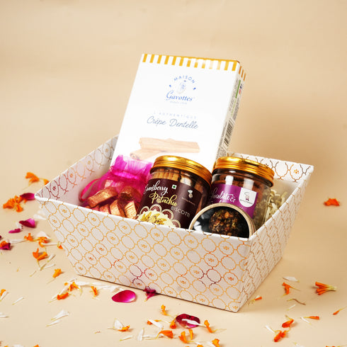 Moroccan Ivory Gold Foil Basket